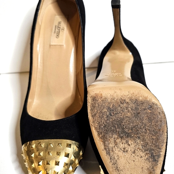 Black Valentino platform stiletto pumps with gold studs in the front. Size 41. - Picture 3 of 5